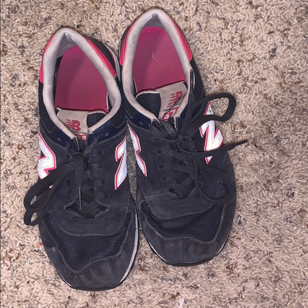 New balance tennis shoes